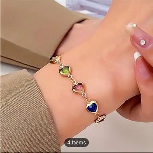 BNWT Adjustable Heart Shaped Glass Beads Bracelet
